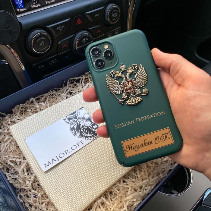Именной чехол для iPhone с гербом России зеленый
