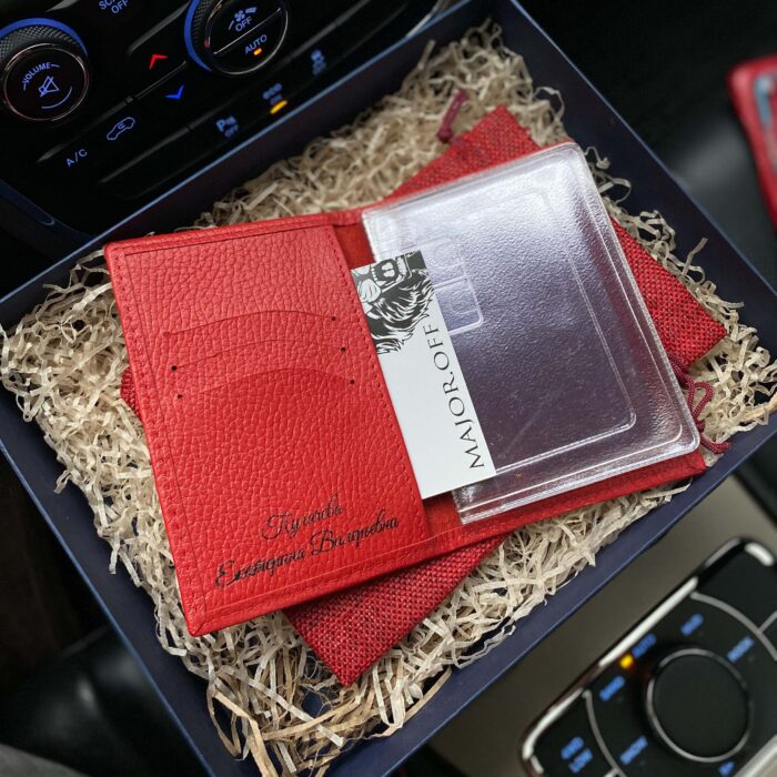 Обложка на паспорт и автодокументы из красной кожи логотип Porsche
