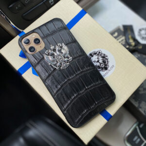 Чехол для iPhone из кожи крокодила черный с гербом