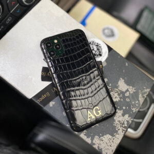 Чехол для iPhone из кожи крокодила черный с золотыми инициалами