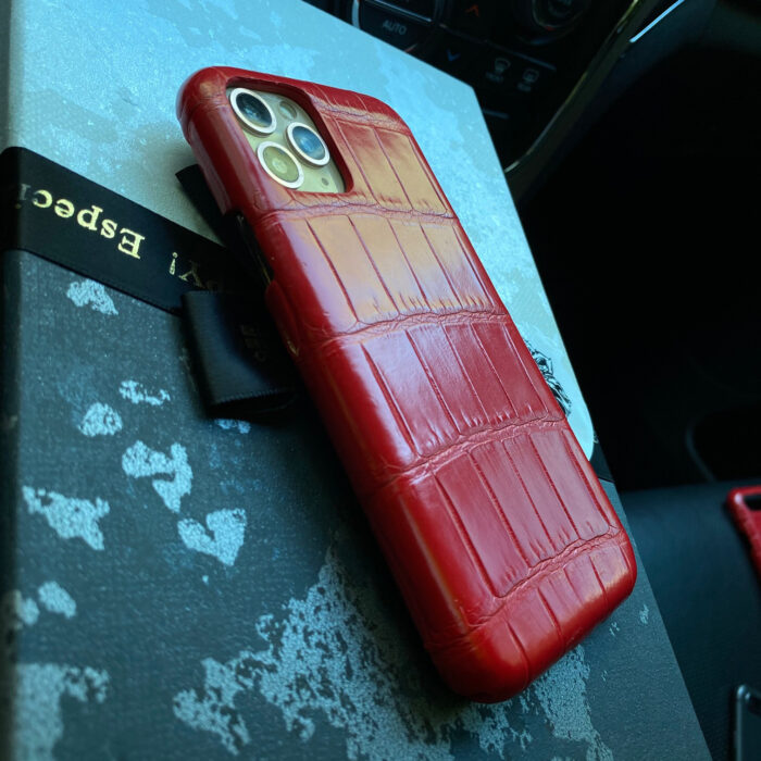 Чехол для iPhone из кожи крокодила красный
