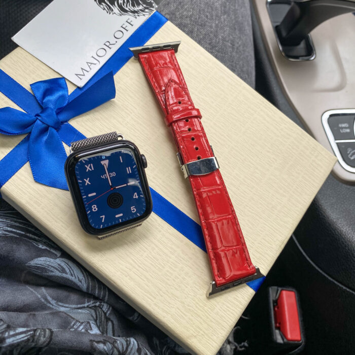 Ремешок для Apple Watch красный кожаный