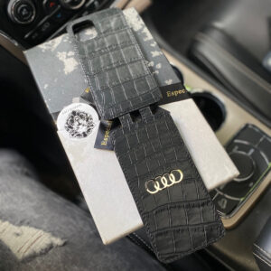 Чехол-флип для iPhone из кожи под крокодила черный с логотипом Ауди AUDI