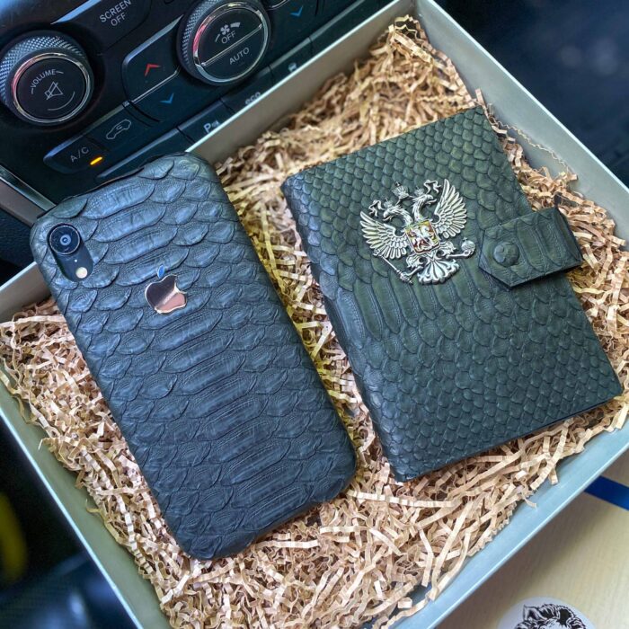 Чехол и обложка на паспорт автодокументы черный питон сет