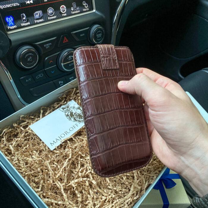 Чехол-карман для iPhone коричневый кожа крокодила