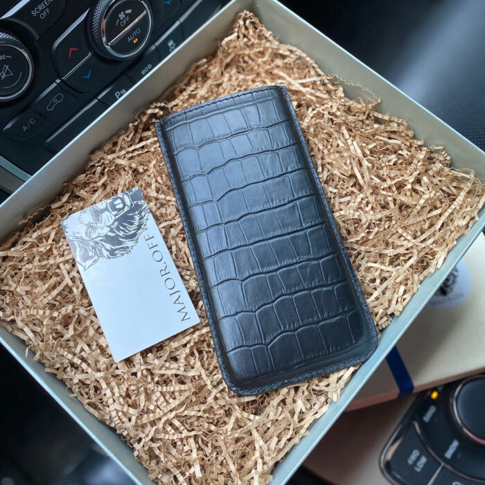 Чехол-карман для iPhone черный кожаный