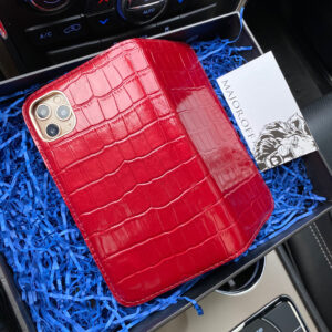 Чехол-книжка для iPhone кожаный красного цвета