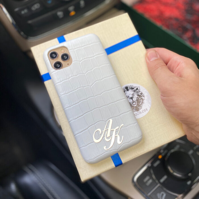 Кожаный белый чехол для iPhone с инициалами