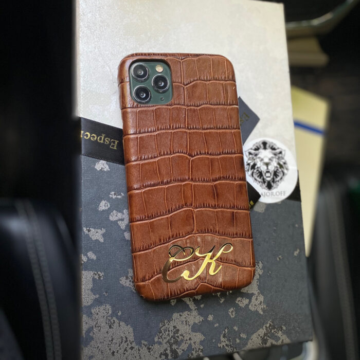 Кожаный чехол для iPhone коричневый с инициалами