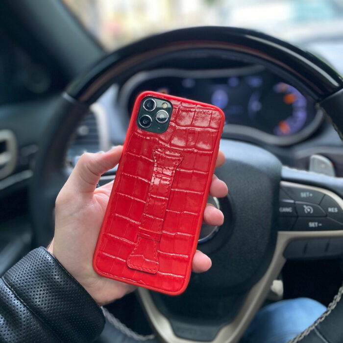 Чехол для iPhone из кожи красный с держателем
