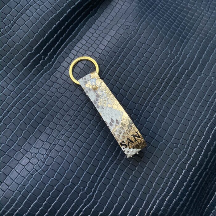 Брелок на ключи из кожи питона с инициалами