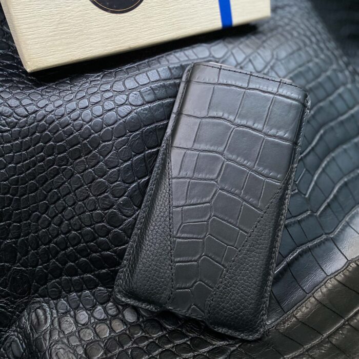 Чехол-карман для iPhone из кожи черный под крокодила