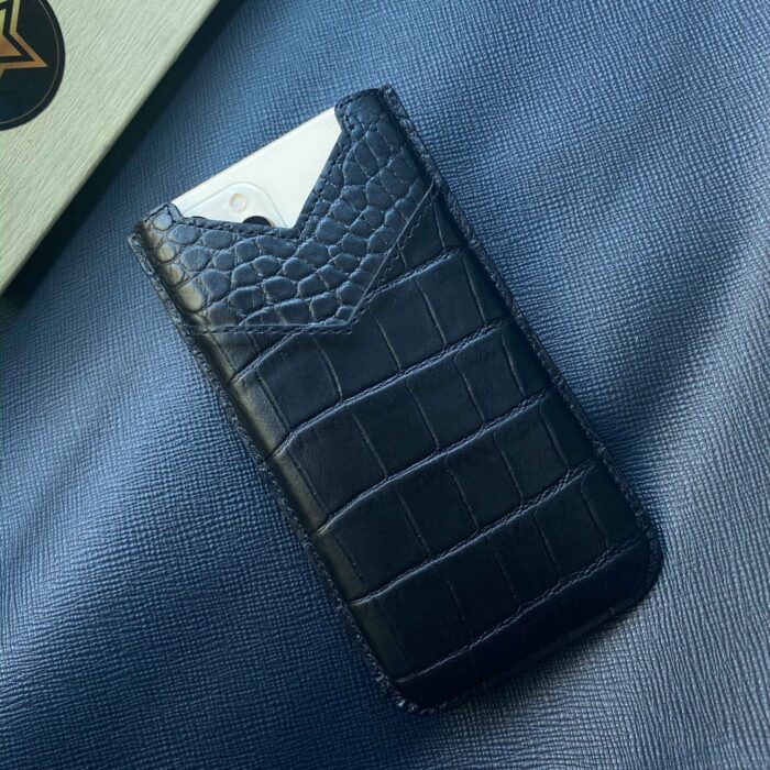 Чехол-карман для iPhone черный в коже под крокодила