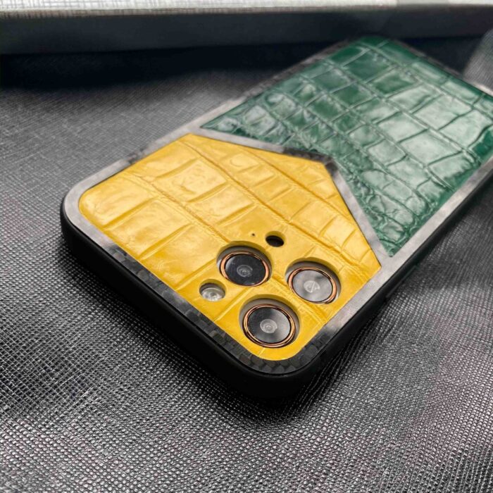 Чехол для iPhone из карбона и кожи крокодила