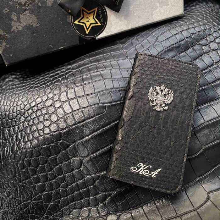 Чехол-книжка для iPhone кожаный черный с гербом и инициалами