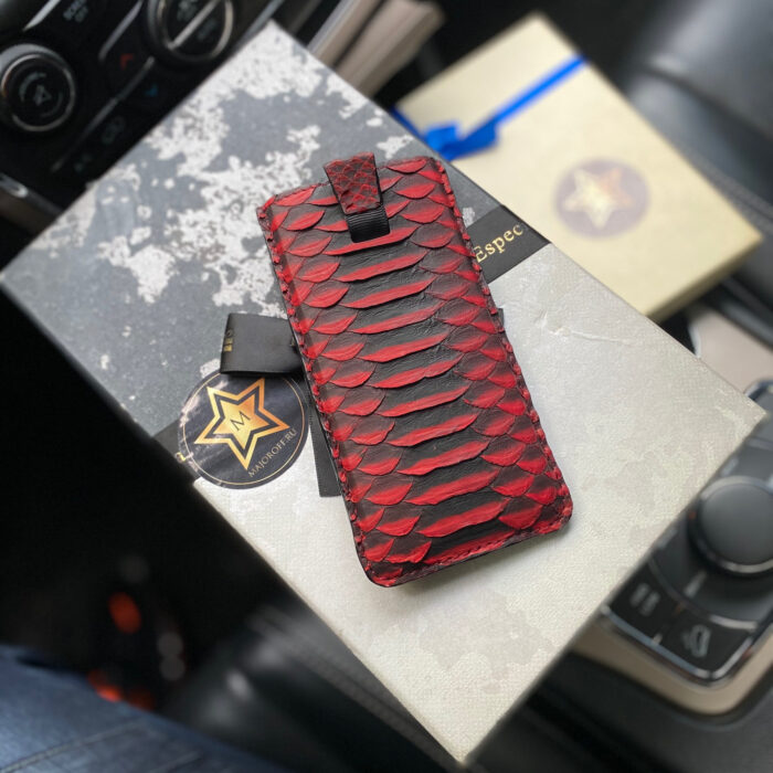 Чехол-карман для iPhone из питона красный