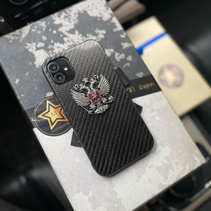 Чехол для iPhone из карбона с гербом России