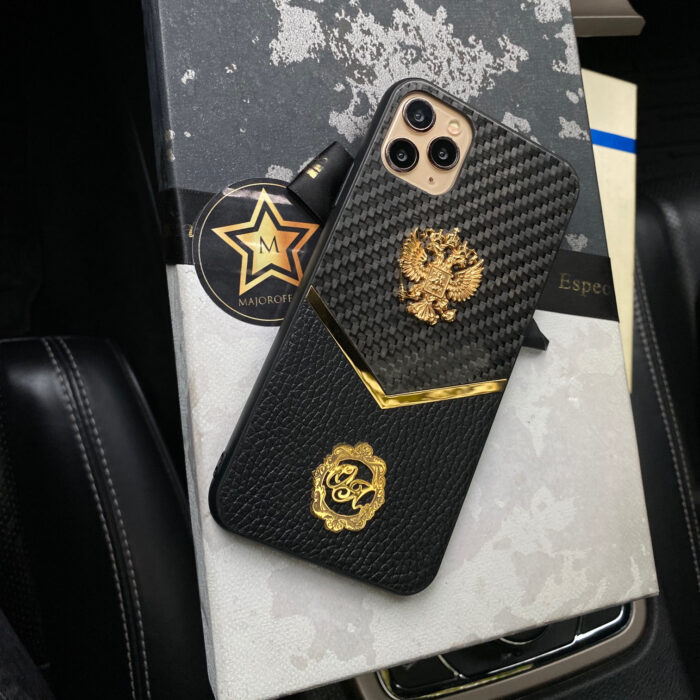 Чехол для iPhone из карбона и телячьей кожи с гербом и монограммой