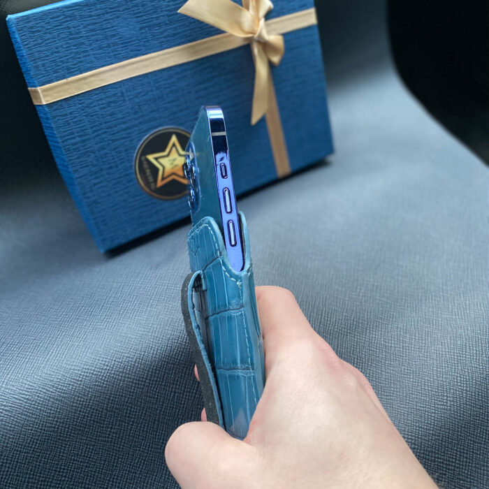 Чехол-карман для iPhone в коже крокодила синий