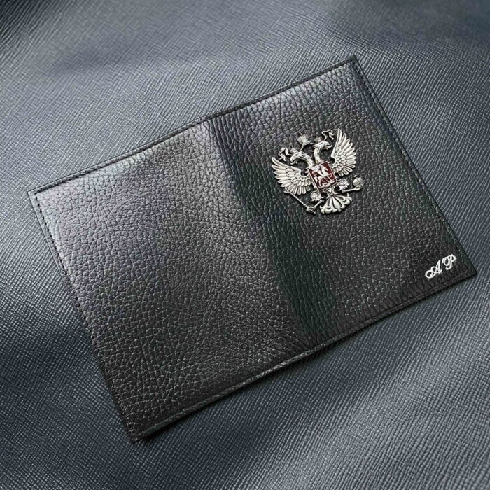 Обложка на паспорт из кожи с гербом России и гравировкой