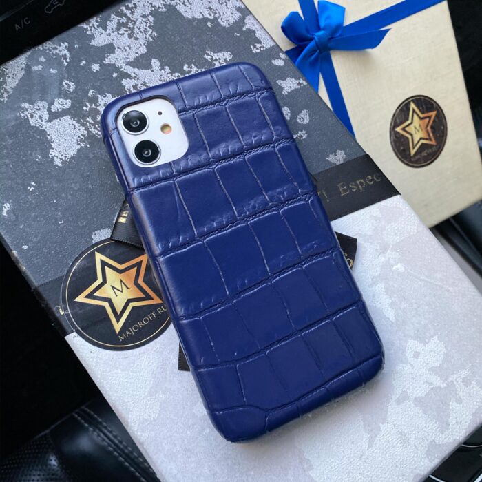 Чехол для iPhone из темно-синей кожи под крокодила