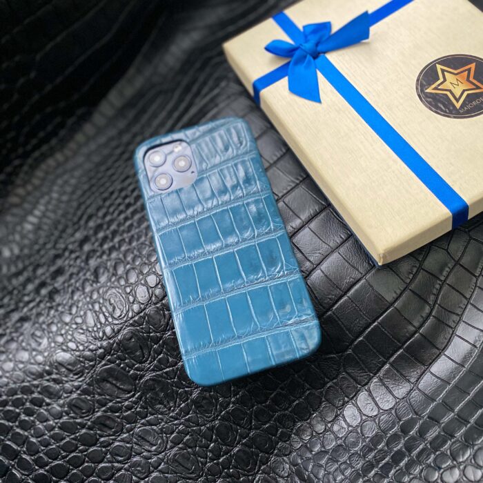 Чехол для iPhone из кожи крокодила светло-синий