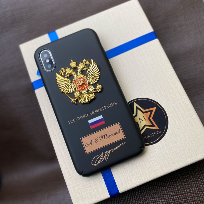 Именной чехол для iPhone с гербом России черный