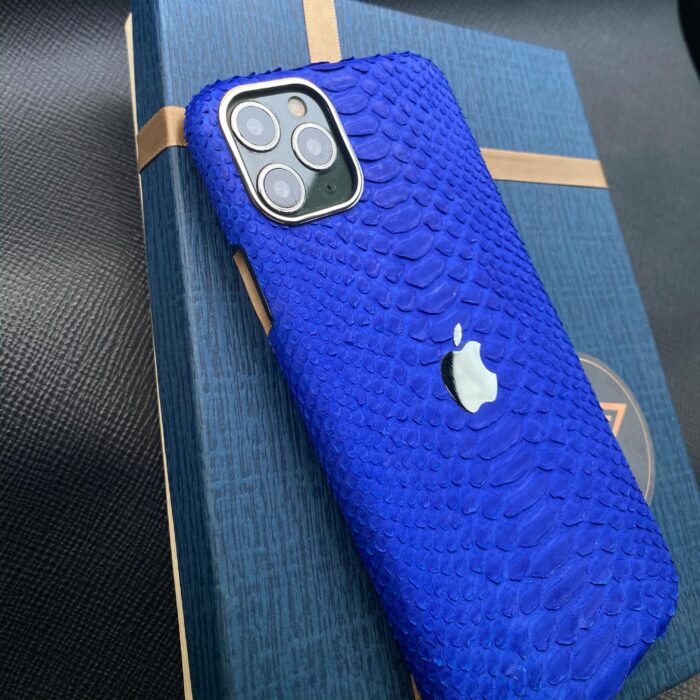 Чехол для iPhone из кожи питона синий с логотипом яблочко