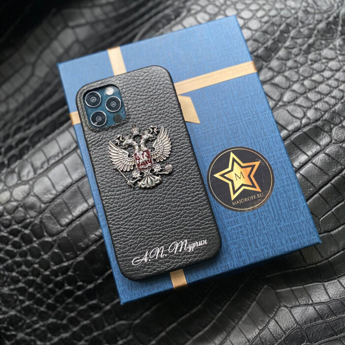 Чехол для iPhone кожаный черный с гербом и надписью