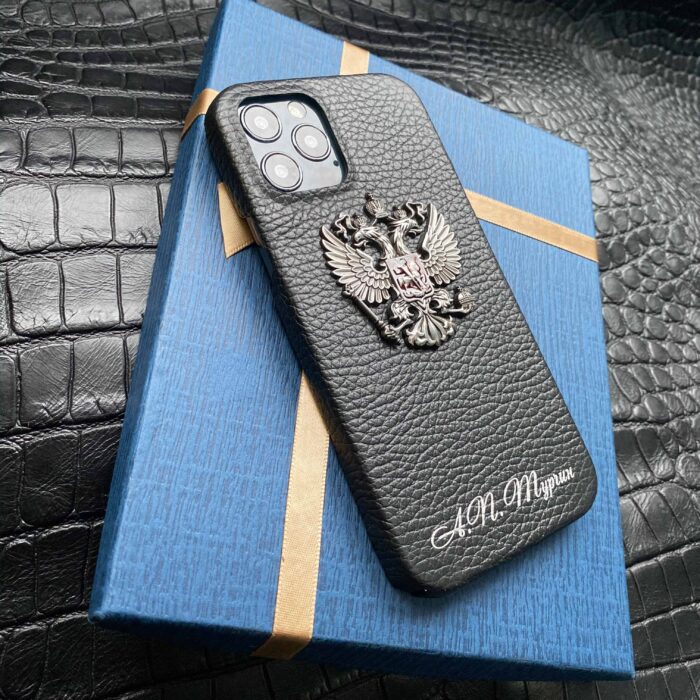 Чехол для iPhone кожаный черный с гербом и надписью