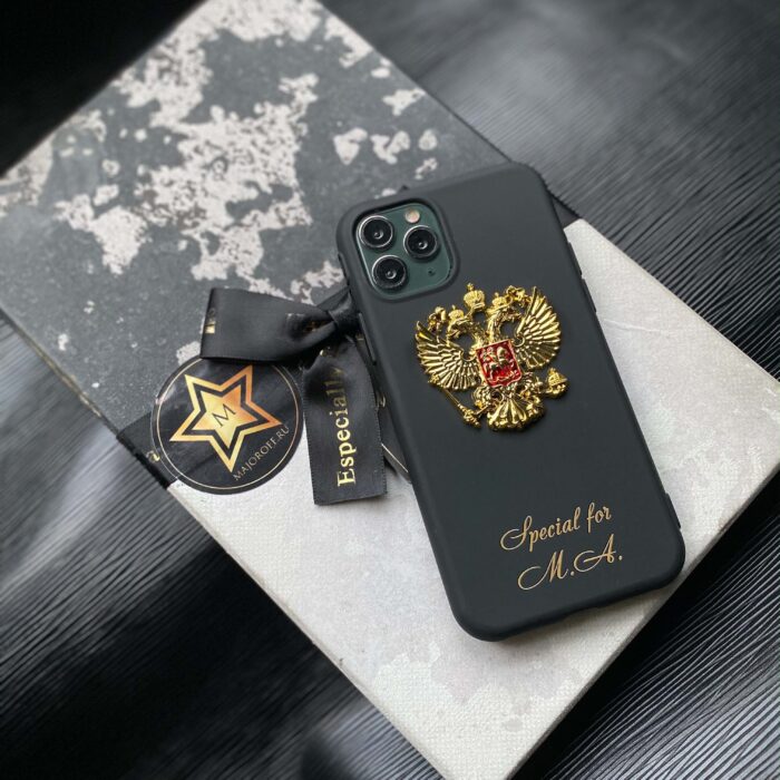 Чехол для iPhone с гербом России и именем черный