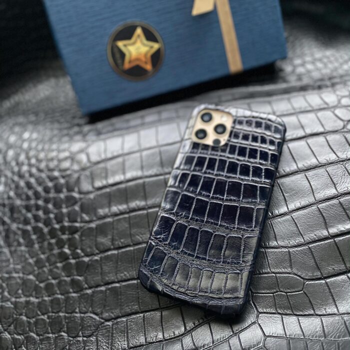 Чехол для iPhone из кожи крокодила синий