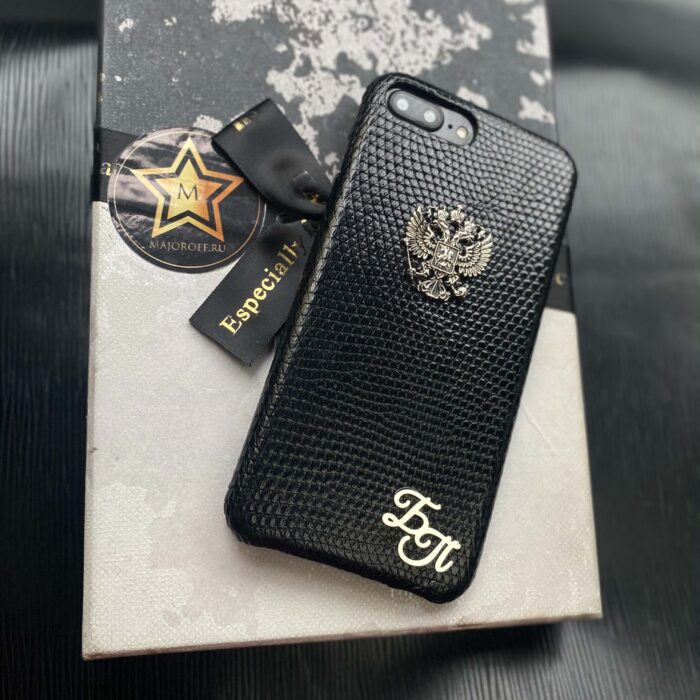Чехол для iPhone из кожи игуаны черный с гербом и инициалами