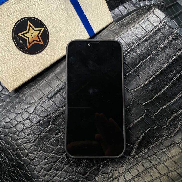Чехол для iPhone из кожи акулы черный с гербом РФ