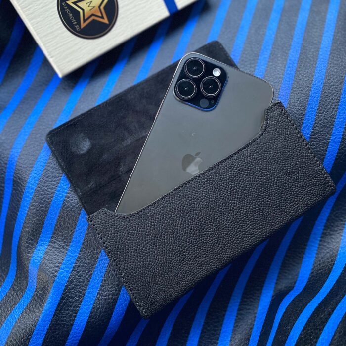 Чехол-кобура для iPhone из телячьей кожи черного цвета