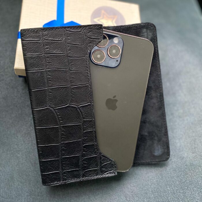 Чехол-кобура для iPhone черный кожаный с инициалами