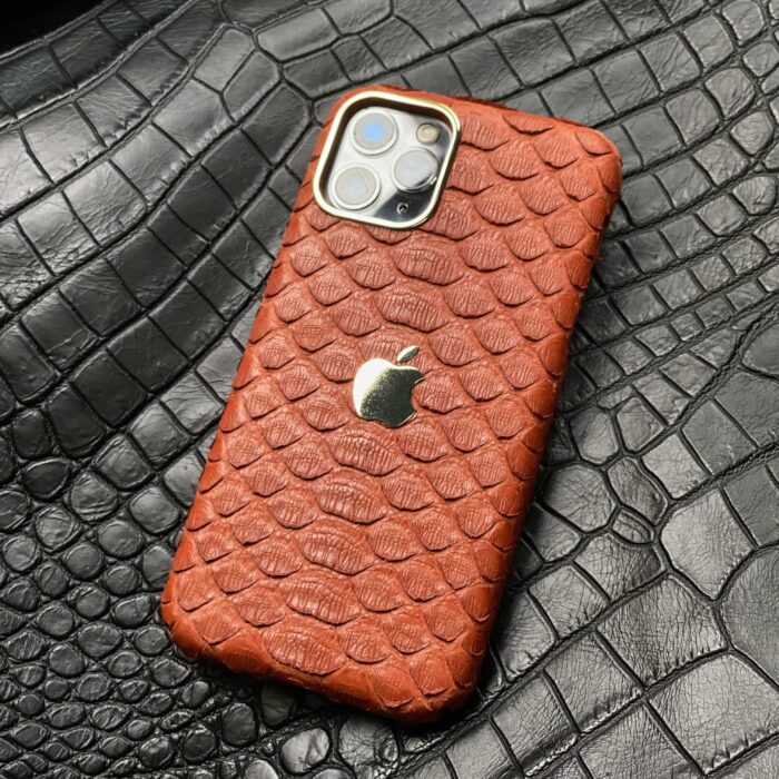 Чехол для iPhone из кожи питона оранжевый с логотипом Яблочко
