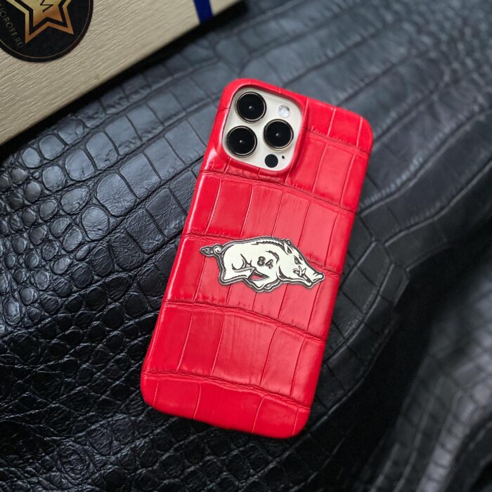 Чехол для iPhone из крокодила красный с логотипом