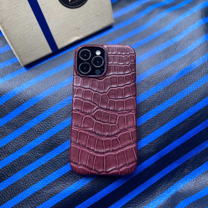 Чехол для iPhone из крокодила бордовый