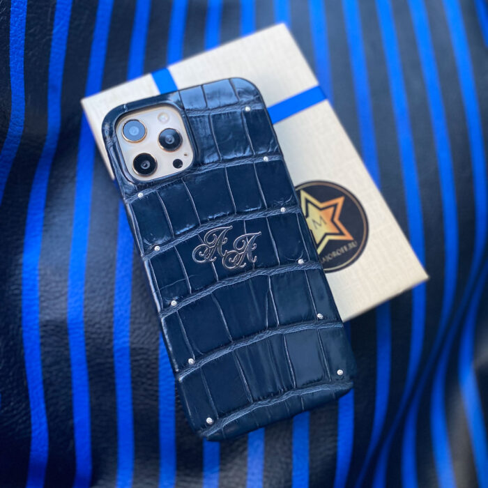 Чехол для iPhone из крокодила синий с инициалами