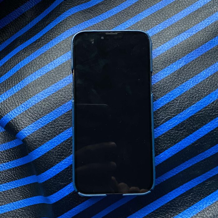 Чехол для iPhone из кожи страуса синий с логотипом Яблочко