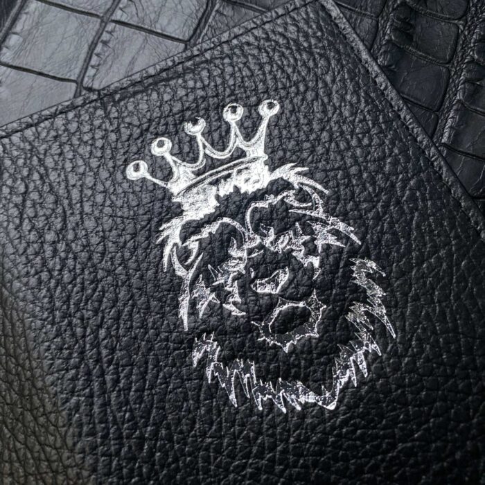 Обложка на паспорт из кожи с логотипом Лев