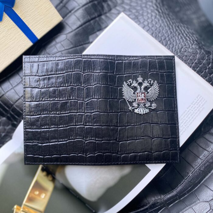 Обложка на паспорт из кожи под крокодила с гербом России