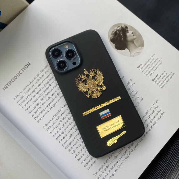 Чехол для iPhone кожаный черный с позолоченными элементами