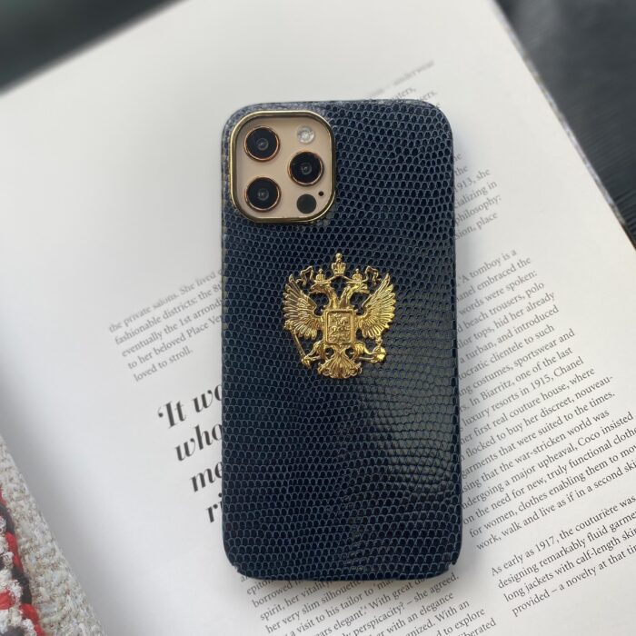 Чехол для iPhone из игуаны синий с гербом РФ