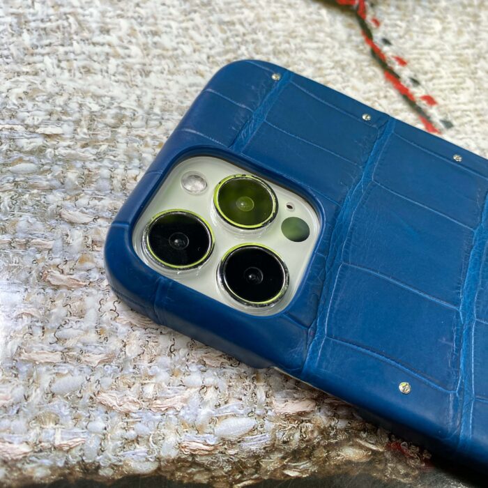 Чехол для iPhone из крокодила синий с болтами