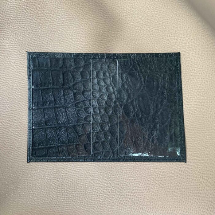 Обложка на паспорт под крокодила черная