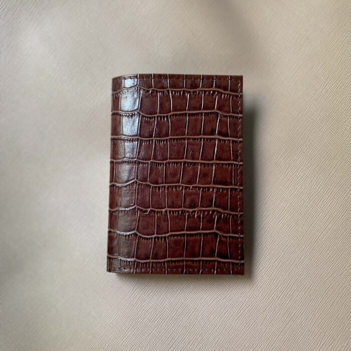 Обложка на паспорт под крокодила коричневая