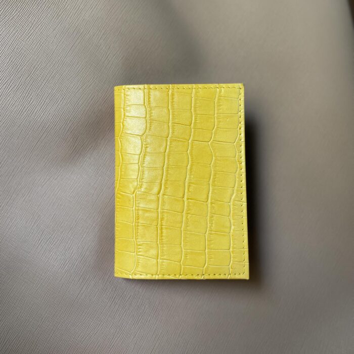 Обложка на паспорт под крокодила желтая