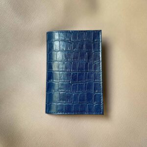 Обложка на паспорт под крокодила синяя